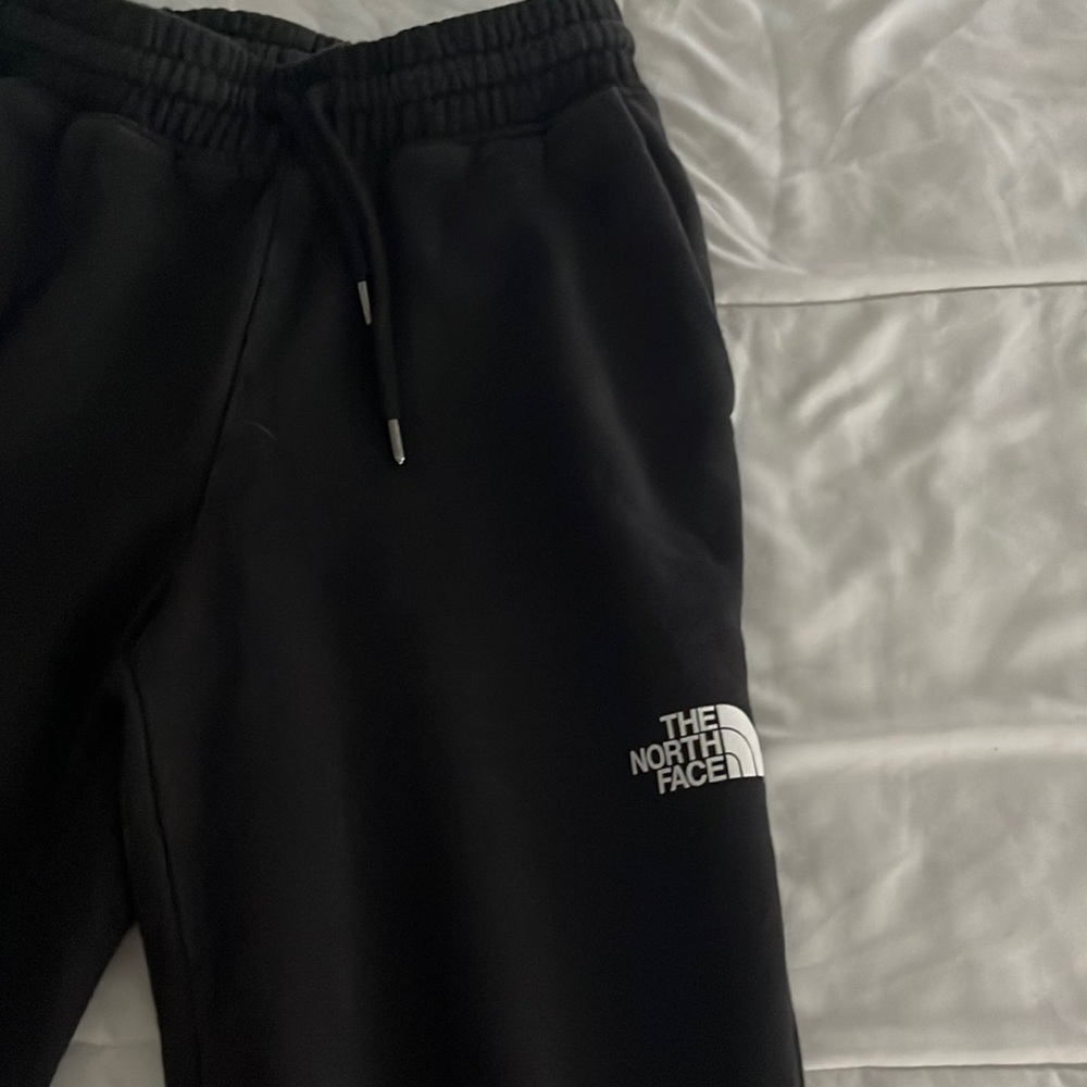 XS black north face sweatpants, barely worn, perfect condition